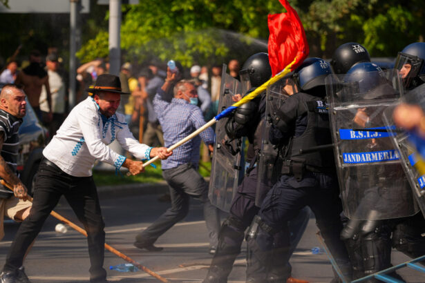 noi perchezitii dupa violentele de la protestul ciobanilor 21 de persoane vizate dupa agresarea unor jurnalisti si jandarmi 6ac5f6b21b114