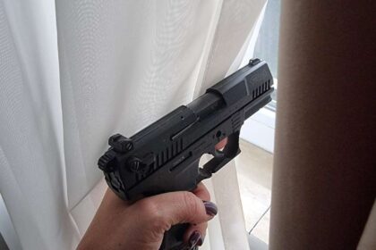 perchezitii la doi barbati care au adus in tara arme ce le au spus procurorilor 6ad2a78f3749c