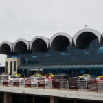 persoanele cu mobilitate redusa scapa de tichet si de plata parcarii la aeroporturile otopeni si baneasa cum functioneaza noul sistem 6acf42f1b667c