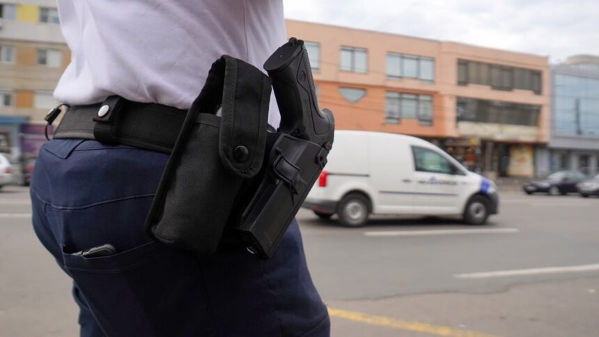 politistul pistolar de la vama veche care ameninta ca se sinucide dupa ce a impuscat un tanar e nemultumit de pedeapsa 6abd8d3080a2e