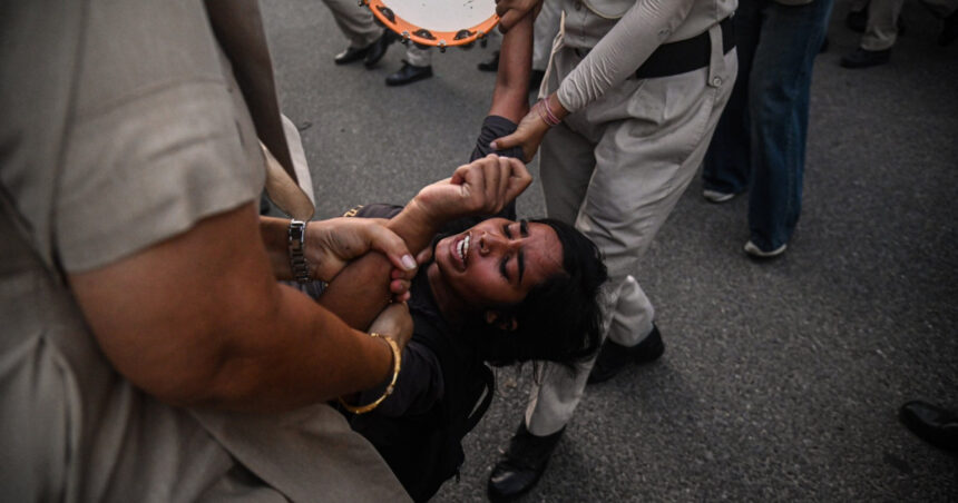 proteste tensionate in india trei jurnaliste acuza politistii de hartuire sexuala zeci de manifestanti au fost retinuti 6ac3576152fcf
