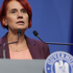 purtatoarea de cuvant a guvernului si a anuntat plecarea din functie ce i a transmis ioana dogioiu lui ilie bolojan 6ad620bf7c603