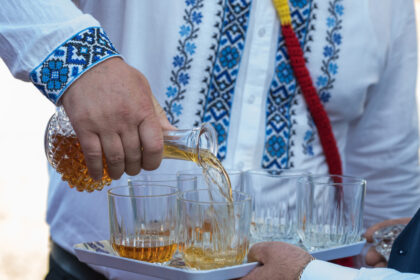 romanii vor putea produce pana la 200 de litri de tuica si palinca fara accize legea a fost promulgata de nicusor dan 6ada2ddc06a8a