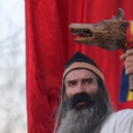 scandal la arestul central cu stegarul dac sustinatorul lui calin georgescu a fost retinut si este cercetat pentru ultraj ce a facut 6ac0fa85b74c3