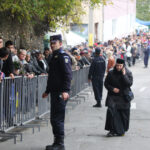 scandal la sfanta parascheva mai multe persoane au incercat sa treaca in fata si au devenit recalcitrante amenzile date de jandarmi 6ace8c21e2d77