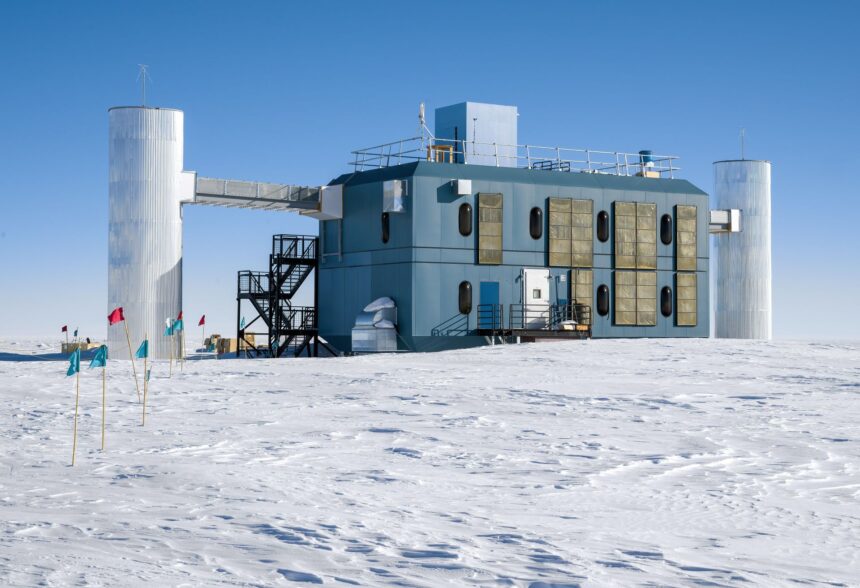 telescopul ascuns in gheata antarcticii care detecteaza particulele fantoma ale universului 6ad23e3294b47