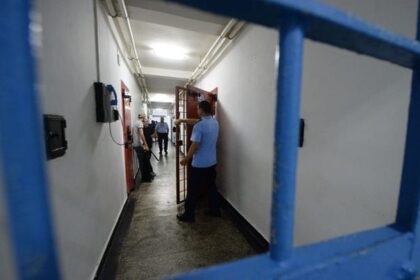 un detinut de la poarta alba implicat intr o altercatie a dat in judecata statul roman si ministerul justitiei 6ac2da38c5ed8