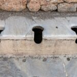 unde mergeau oamenii la toaleta in roma antica latrinele fara intimitate si controversa buretelui comun 6adc75b5d6dce