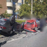 video accident grav in cluj napoca un autoturism s a tamponat cu alt autovehicul dupa care s a rasturnat peste doua masini parcate 6abfc1a1b680d