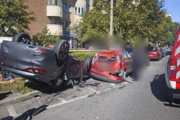 video accident grav in cluj napoca un autoturism s a tamponat cu alt autovehicul dupa care s a rasturnat peste doua masini parcate 6abfc1a1b680d