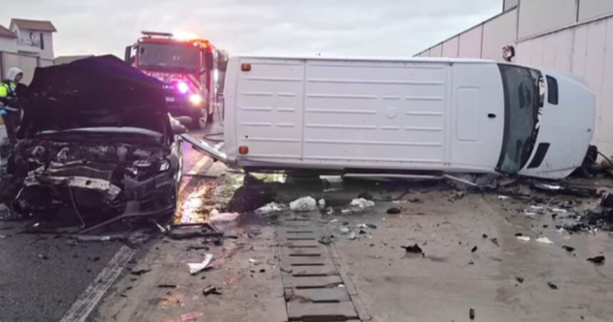 video accident grav intre un microbuz si o masina in judetul constanta 9 persoane au fost ranite 6ad5baad93e80
