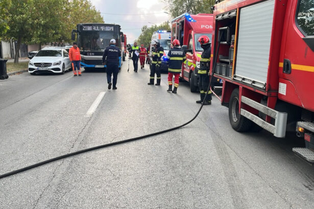 video accident intre un autobuz si un autoturism in craiova o persoana a murit iar alte sase au fost duse la spital planul rosu activat 6ad1cd2ad9b54