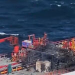 video alerta in marea neagra opt marinari disparuti dupa ce o nava ar fi fost lovita si a luat foc primele imagini 6ad09ed319fc8