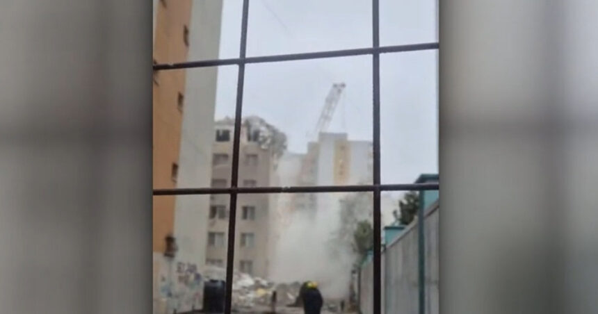 video au fost demolate etajele superioare ale blocului din rahova afectat de explozie 6ae0b01b89557