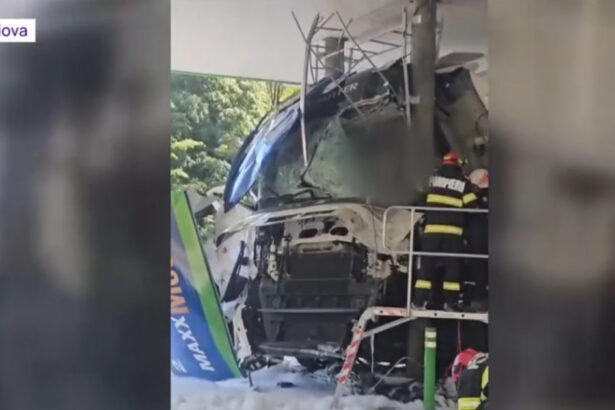 video benzinarie distrusa de un tir pe valea oltului soferul turc era baut si a ajuns la spital 6ac5efabad5b8
