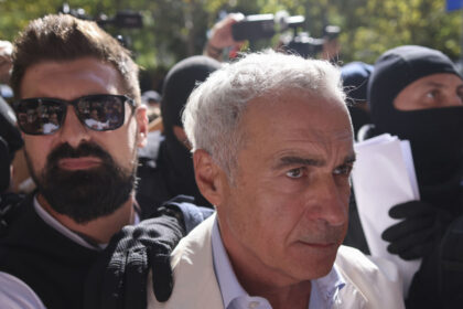 video calin georgescu a stat 10 ore cu procurorii diicot la perchezitia informatica a dispozitivelor ridicate din casa lui din mogosoaia 6ac91bf16c6aa
