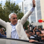 video calin georgescu sta in celula cu alti trei barbati si refuza mancarea din arest ce urmeaza in ancheta diicot 6abe0a5a3fa13