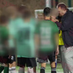 video caz revoltator la un meci de fotbal pentru juniori un copil a fost strans de gat de antrenor dupa o pasa gresita ce spune barbatul 6aca0e59c6e11