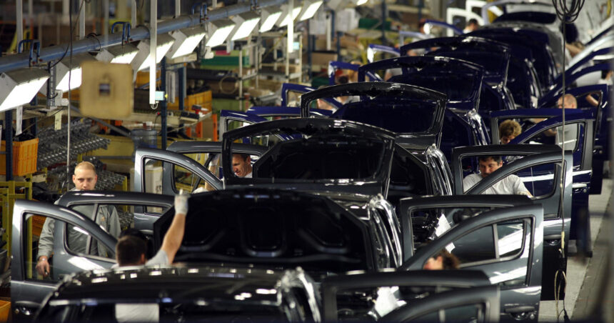 video dacia reduce productia la mioveni pe fondul scaderii comenzilor angajatii pot primi pana la 240 000 de lei la plecarea voluntara 6ac4ef31b05df