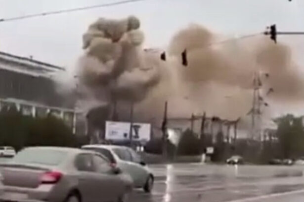 video incendiu la cet iasi a luat foc un transformator fiind afectata o suprafata de aproape 1 000 de metri patrati 6ad3ab49ea6d8
