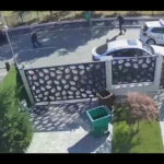 video momentul in care un barbat ii ameninta cu cutitul pe politisti in capitala agentii au scos armele din dotare 6ac0ccd31b8d3