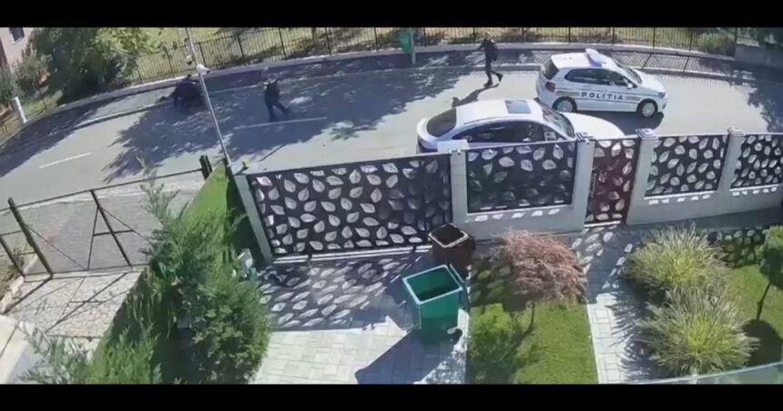 video momentul in care un barbat ii ameninta cu cutitul pe politisti in capitala agentii au scos armele din dotare 6ac0ccd31b8d3