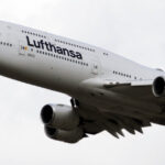 video momentul in care un pilot lufthansa la mansa unui boeing 747 8 a evitat o catastrofa pe aeroportul din los angeles 6acd3df9ca447
