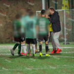 video noi date in cazul copilului care ar fi fost strans de gat in timpul unui meci de fotbal ce masuri au fost luate impotriva antrenorului 6aca7b807bcb0