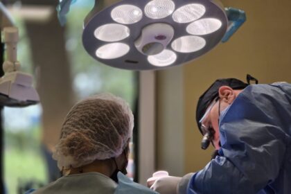 video o varstnica a ales pe data de 1 octombrie sa si recapete zambetul la mm dental team interventie explicata de dr cristian mina 6abf6db0e8dfb