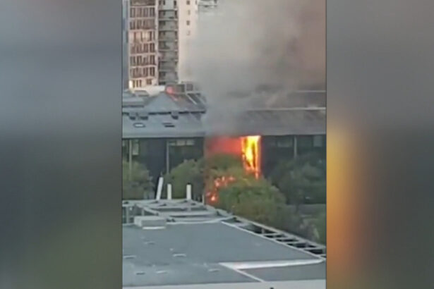 video protestele elevilor din franta iau amploare un liceu din nantes a fost incendiat 400 de scoli sunt afectate 6abe3b95f1700