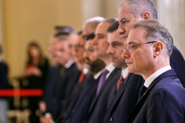 video raspunsul lui luca niculescu la intrebarea daca este un premier de paravan al psd 6ad7ca24f32cf
