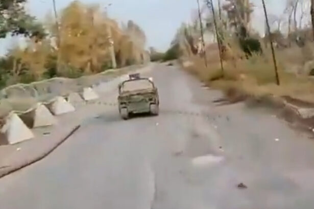 video razboiul dronelor in ucraina cum a reusit un robot terestru al ucrainenilor sa neutralizeze o drona a rusilor care il urmarea 6ac1561beb54a