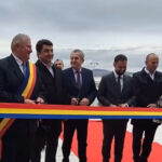 video sase politicieni locali au taiat o panglica ce a facut unul dintre ei ramas fara foarfeca 6ae1de71da29a