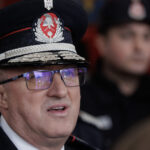 video seful isu bucuresti ilfov explica ce au descoperit pompierii in blocul fisurat din sectorul 6 au fost evacuate 65 de persoane 6adc9bf64f9f4