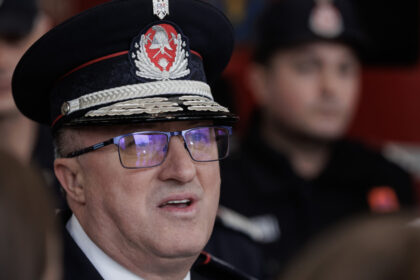 video seful isu bucuresti ilfov explica ce au descoperit pompierii in blocul fisurat din sectorul 6 au fost evacuate 65 de persoane 6adc9bf64f9f4