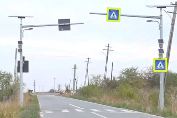 video trecerea de pietoni cu instalatie de iluminare care face legatura intre un sant si o miriste 6acf383abfdaf