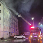 videofoto incendiu puternic la un bloc din suceava locatarii au fost evacuati spatii de cazare pentru cei ce nu se pot intoarce in apartamente 6ac012808ca5c